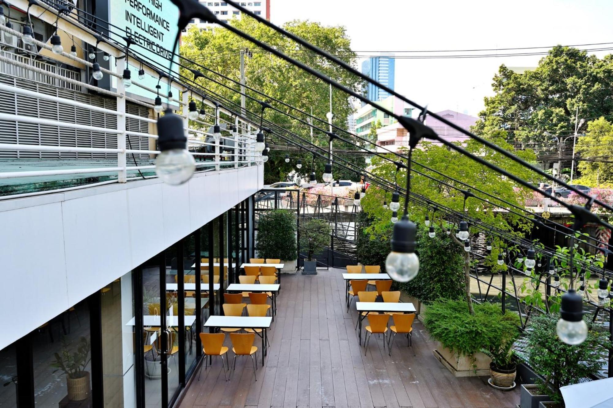Anya Nana At Sukhumvit Bangkok Hotel Exterior foto